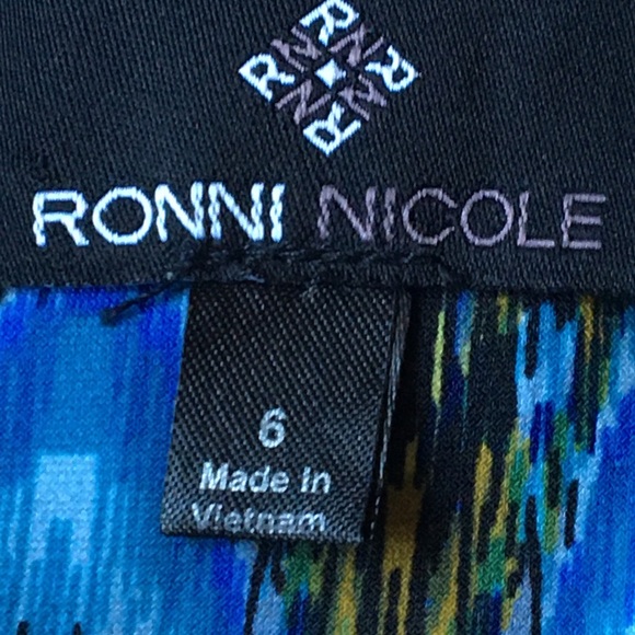 Ronni Nicole Dress. - Picture 5 of 7